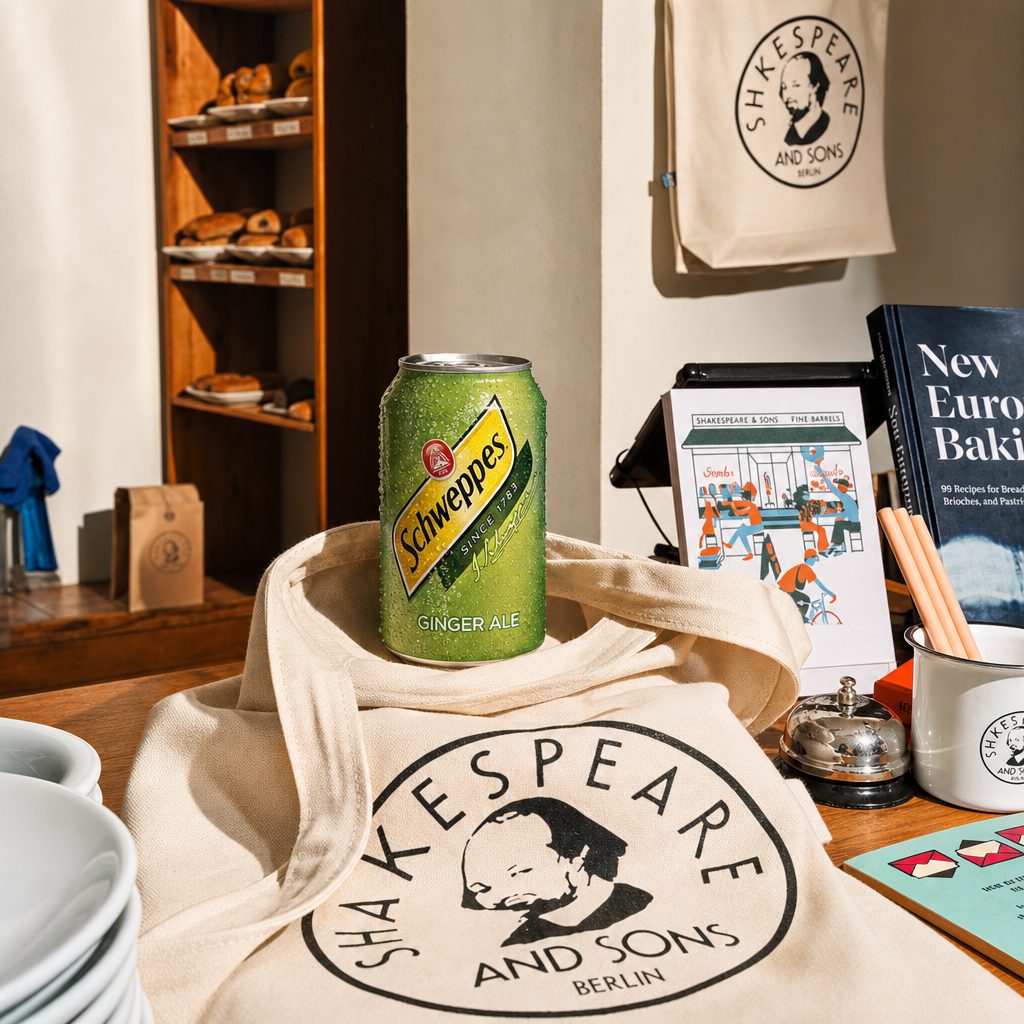Schweppes Ginger Ale - 12oz Can.
