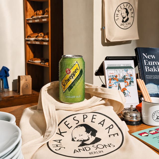 Schweppes Ginger Ale - 12oz Can.